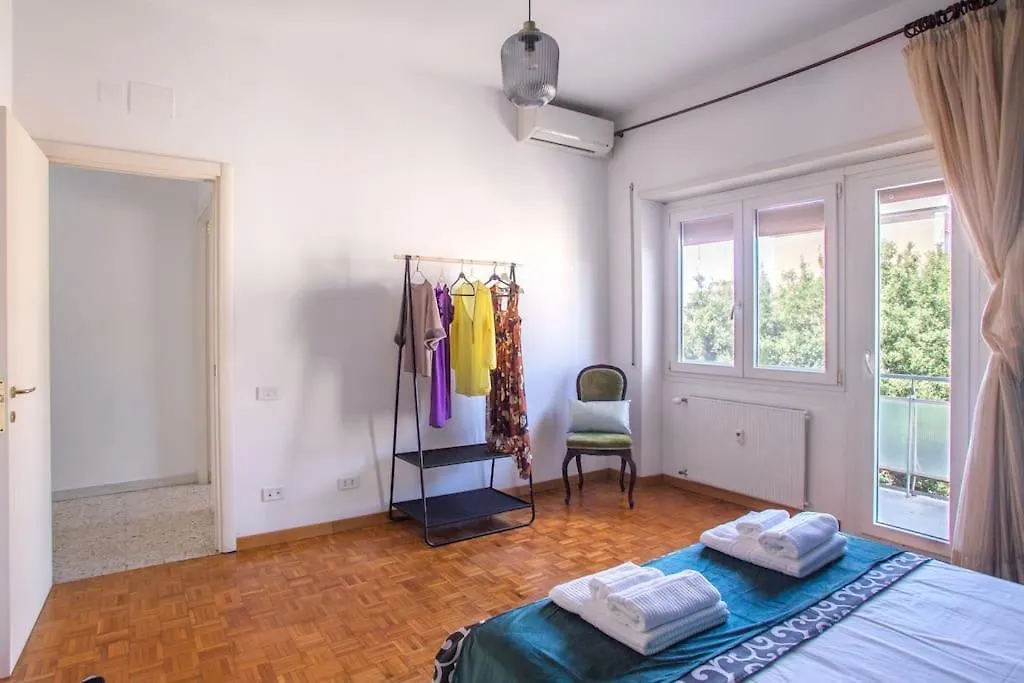 Home Bernadette-1